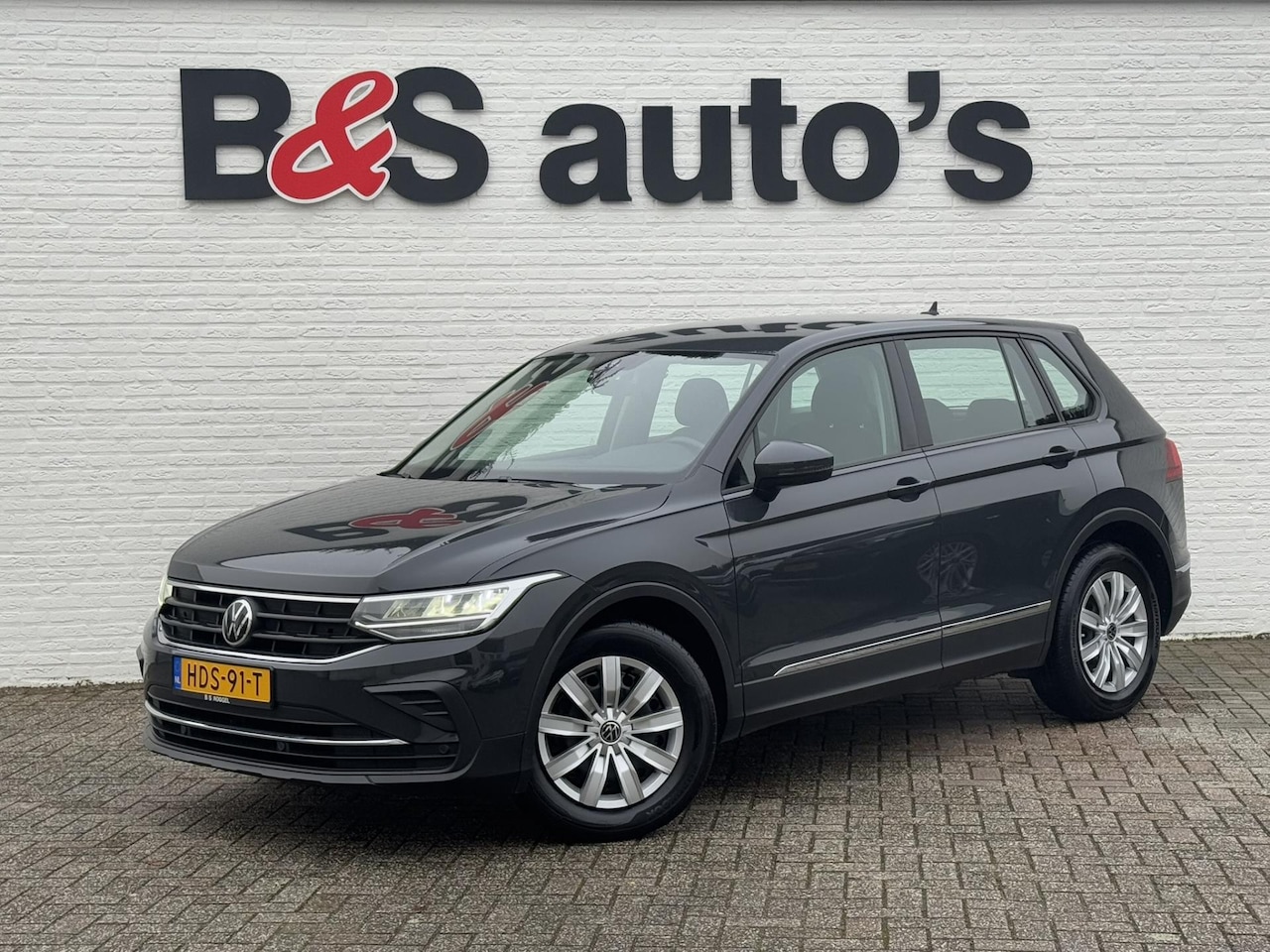 Volkswagen Tiguan - 1.5 TSI Life Nieuw model Led Clima Safety pack Pdc Mooie kleur Nette auto! - AutoWereld.nl