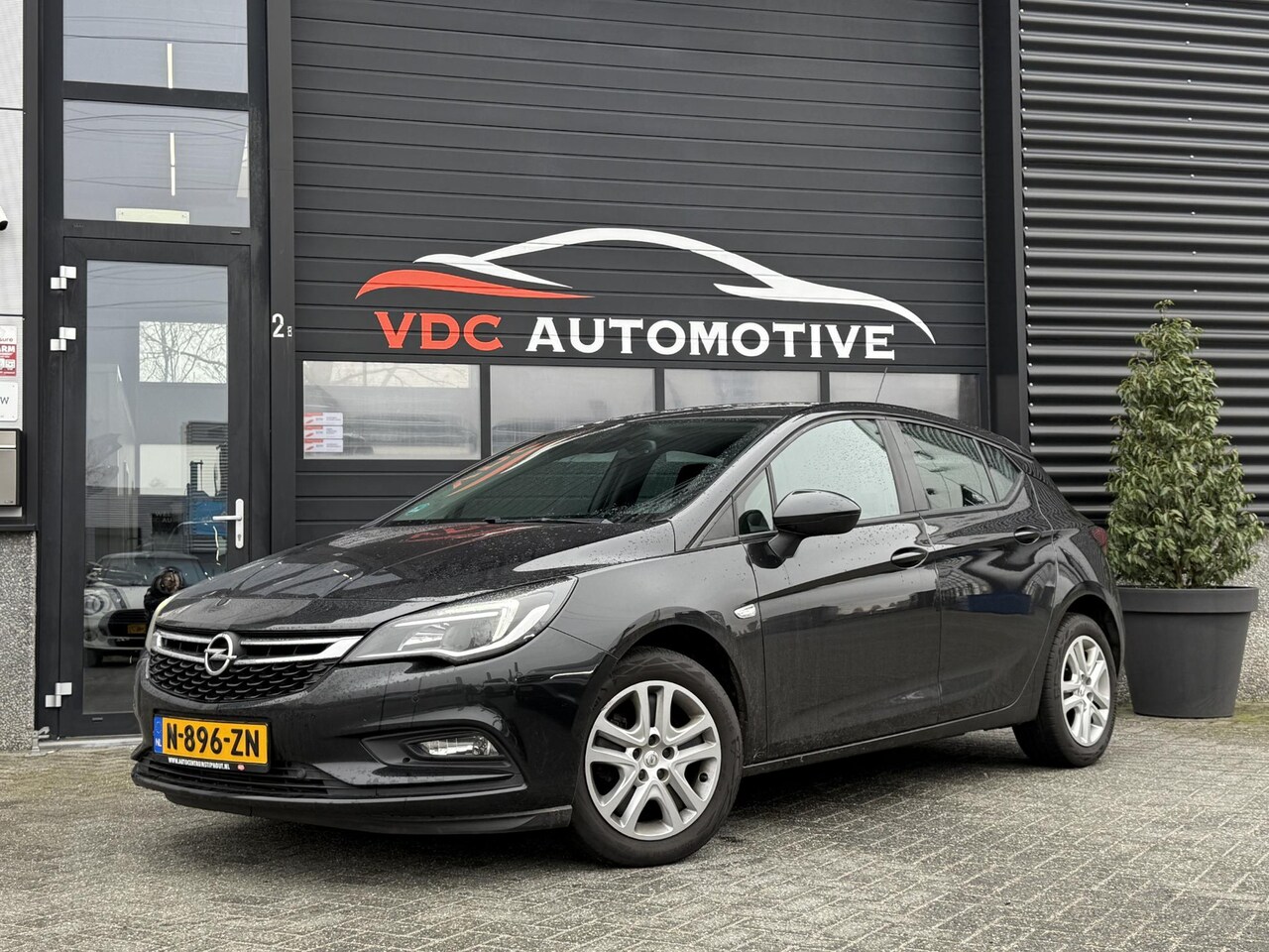 Opel Astra - 1.4 Business+ Apple Carplay | Stoelverwarming | Stuurverwarming | Parkeersensoren | Naviga - AutoWereld.nl