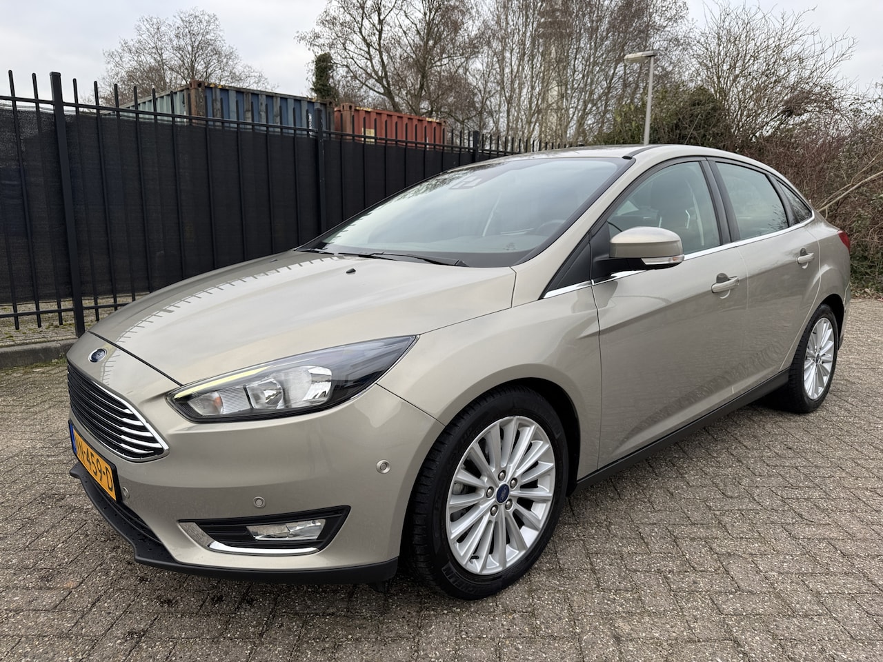 Ford Focus - 1.5 Autom/Tiptr Titanium Navi/Clima/Stoelverw/Cruise/CAM - AutoWereld.nl