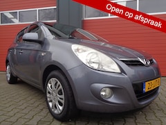 Hyundai i20 - 1.2i DynamicVersion 78PK Airco 5DRS NL-Auto