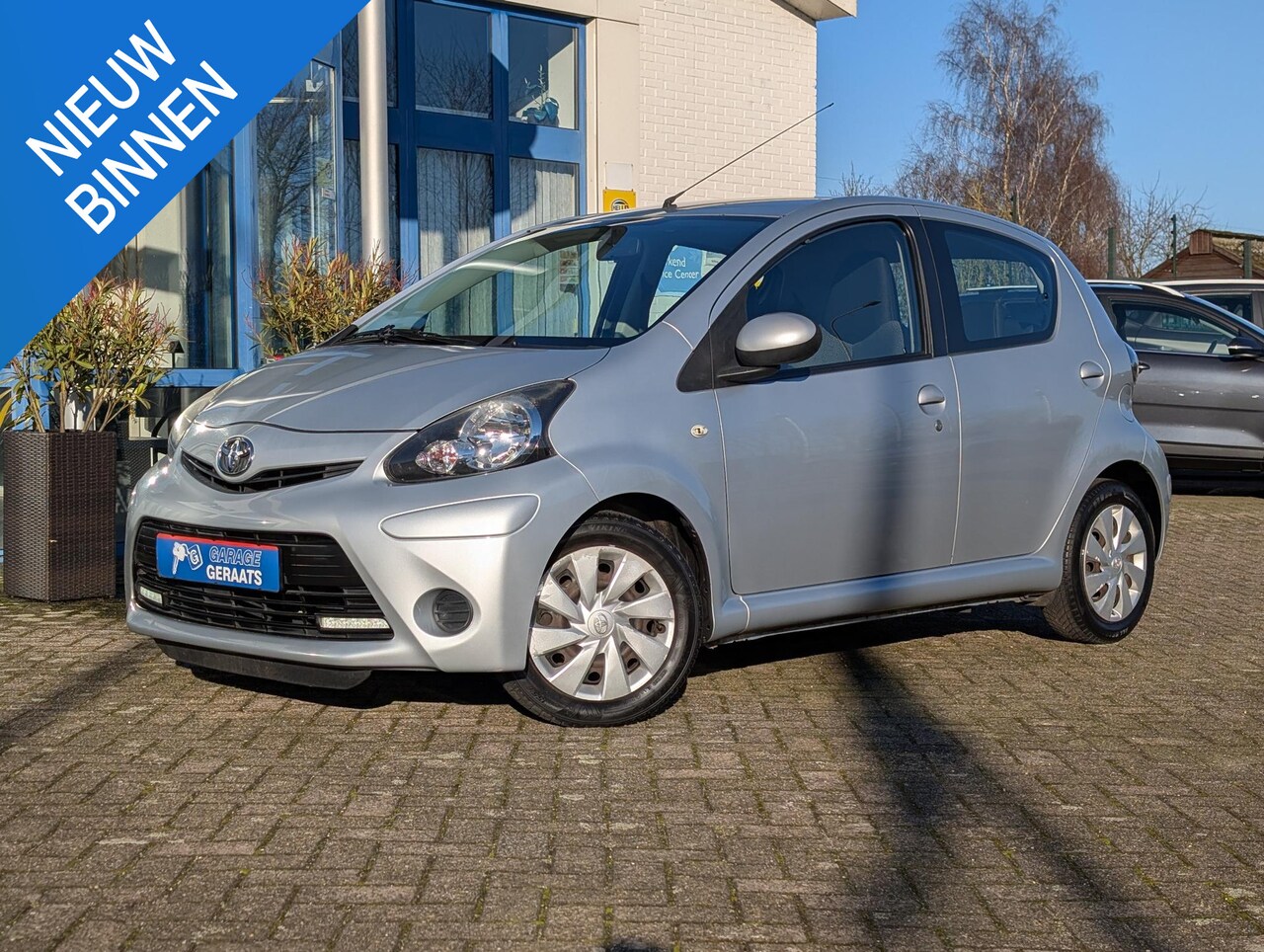 Toyota Aygo - 1.0 VVT-i Dynamic Orange | Airco, Elektr. ramen, Centr. vergrendeling, 5 deurs, Radio, zee - AutoWereld.nl