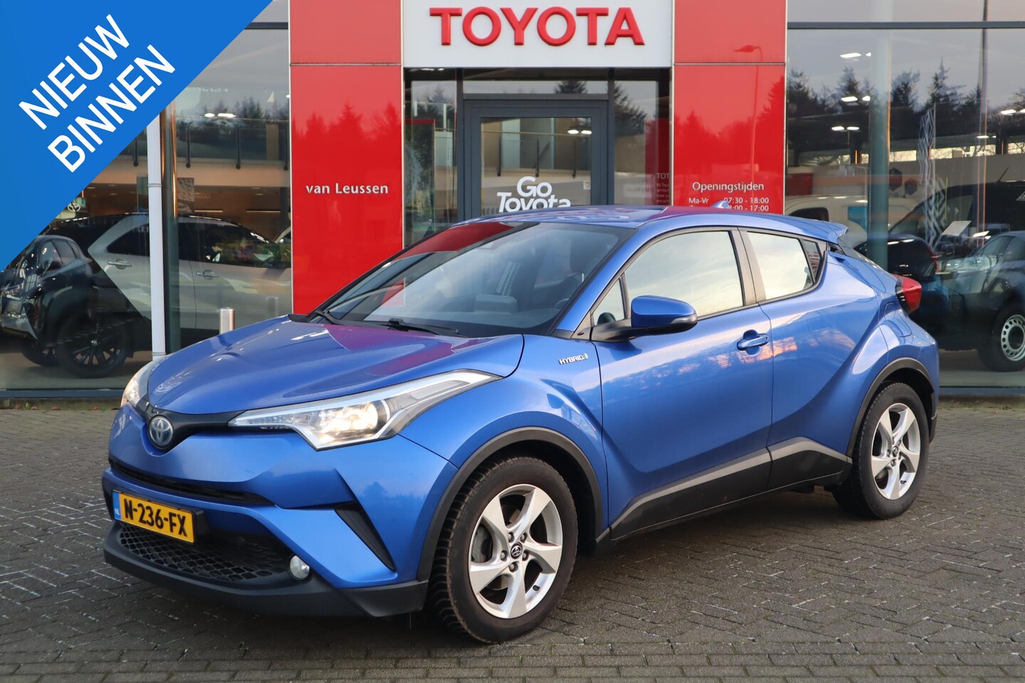 Toyota C-HR - 1.8 HYBRID ACTIVE NAVI AFN-TREKHAAK STOELVERW. PARK-SENSOREN CAMERA LM-VELGEN AD-CRUISE - AutoWereld.nl