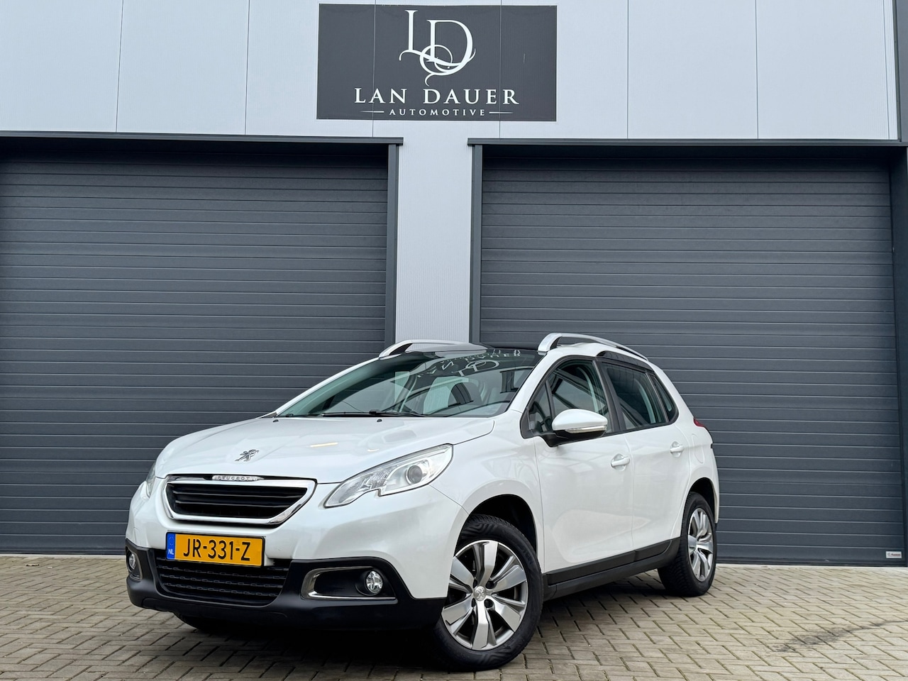 Peugeot 2008 - 1.2 PureTech Blue Lion / Pano / Navi / Trekhaak - AutoWereld.nl