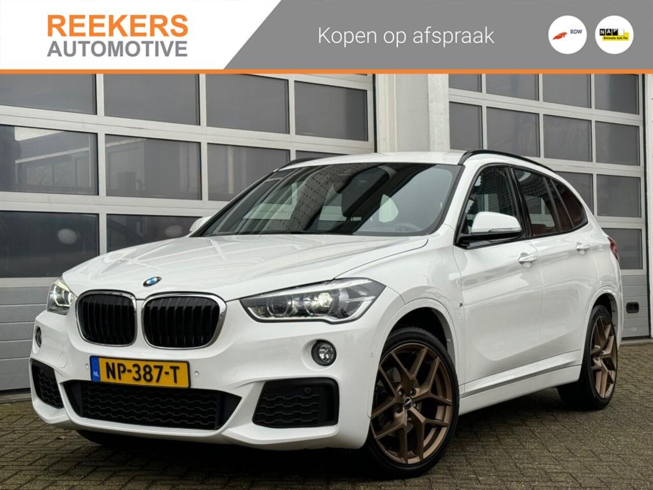 BMW X1 - SD18I High EXE. 2x M-sport AUT. Zw/leer Gr/Navi Trekhaak - AutoWereld.nl