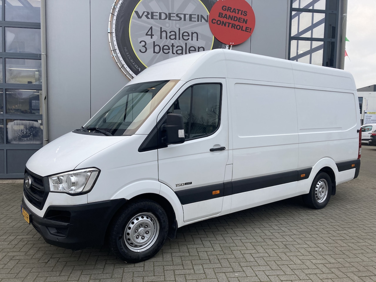 Hyundai H 350 - Trekhaak | Laadruimte 3,70 m | bijrijdersbank | Parkeersensoren | Adroid - AutoWereld.nl