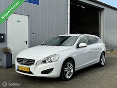 Volvo V60 - 2.0T Momentum, Leder, Dakje