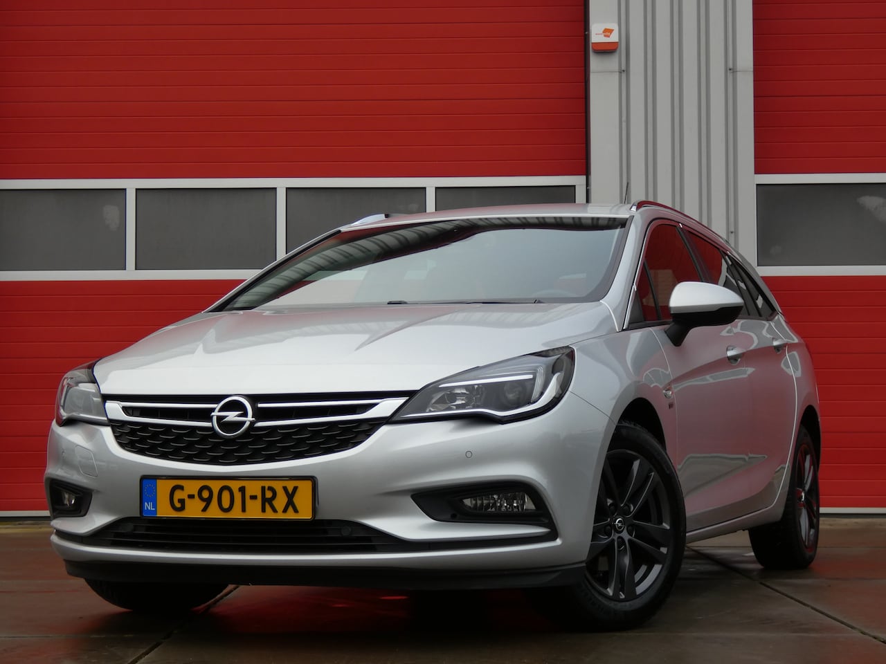 Opel Astra Sports Tourer - 1.0 Turbo 120 Jaar Edition/ lage km/ zeer mooi! - AutoWereld.nl