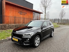 BMW X1 - XDrive20i, Sportstoelen, adaptive cruise, HUD, LED