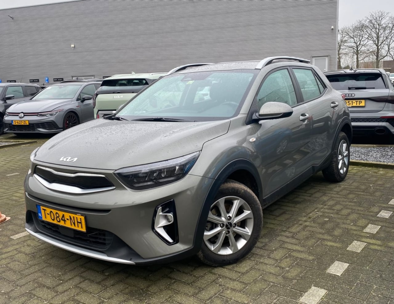 Kia Stonic - 1.0 T-GDi MHEV DynamicLine Automaat / Navigatie + Camera  info Roel 0492-588951 - AutoWereld.nl