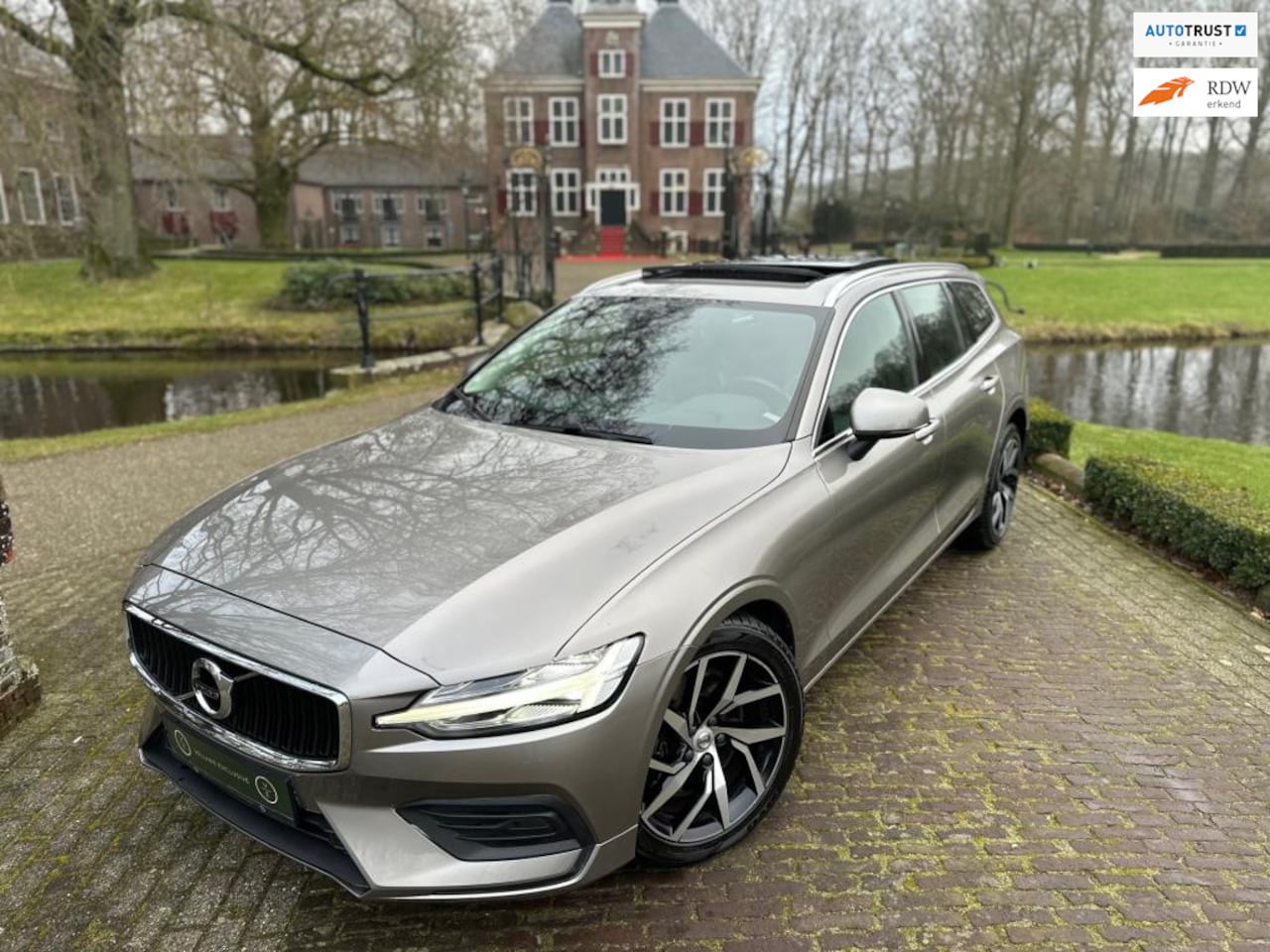 Volvo V60 - 2.0 T5 | LED | Pano | Leder | Dealer Onderhouden | - AutoWereld.nl