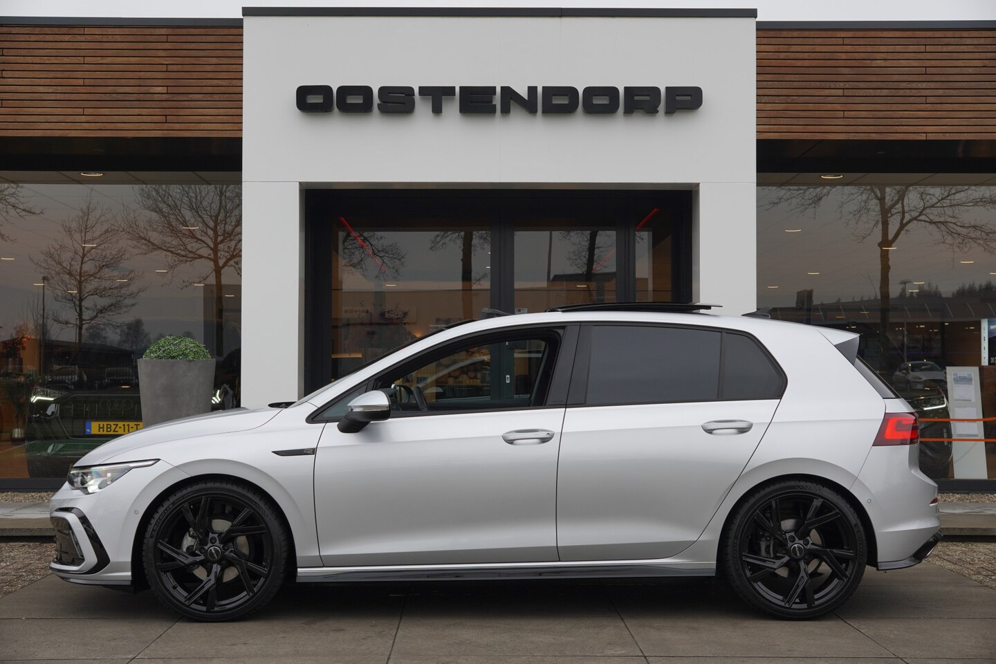 Volkswagen Golf - 1.5eTSI/150pk R-Line Blackstyle DSG|2021|Pano|Leer|Trekhaak|Navi|PDC+Camera|Cruise+ACC|Car - AutoWereld.nl