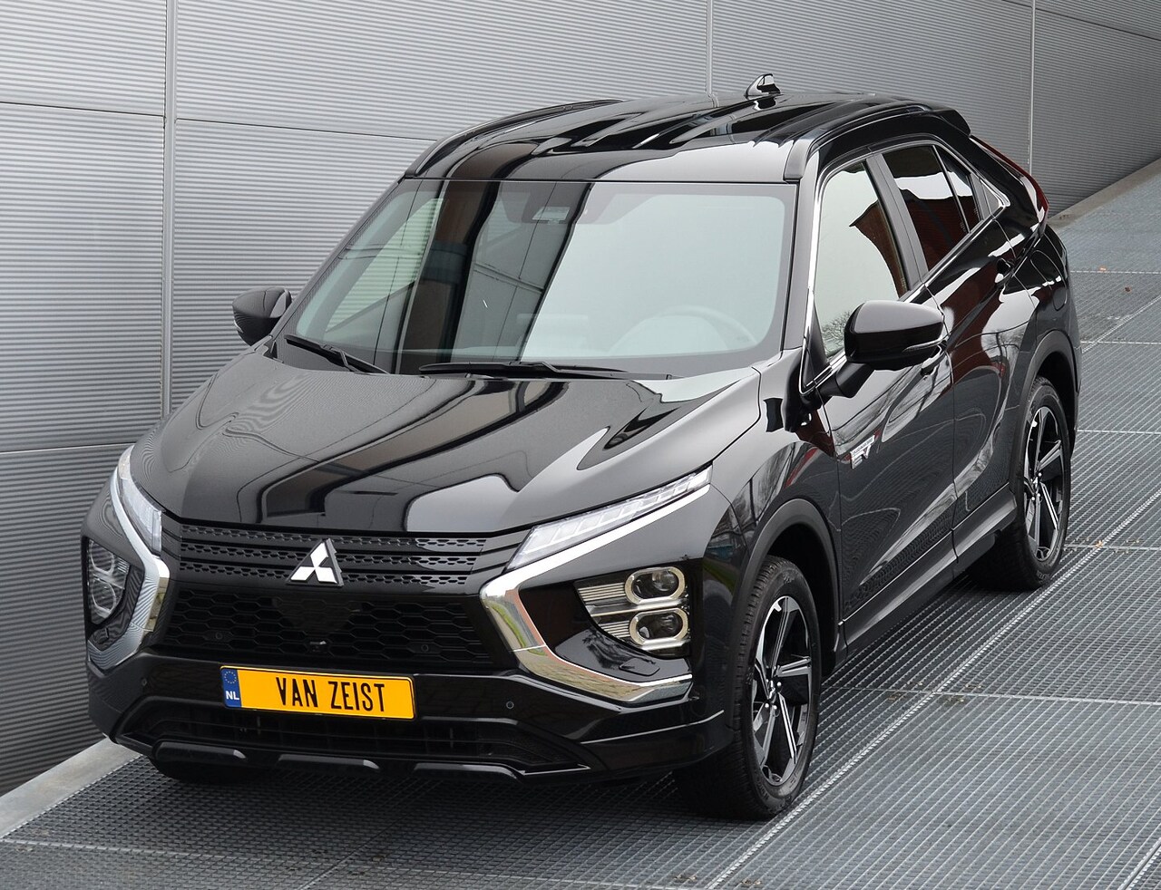 Mitsubishi Eclipse Cross - PHEV 2.4 EXECUTIVE 4WD | PLUG IN HYBRID | ALL SEASON BANDEN | ADAPTIEF CRUISE | FABRIEKGAR - AutoWereld.nl