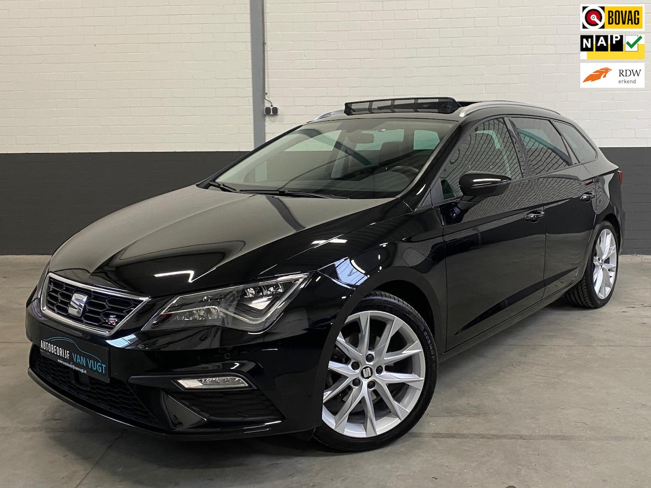 Seat Leon - 1.5 TSI FR 1.5 TSI FR, Panorama dak, virtual, leder-alcantara - AutoWereld.nl