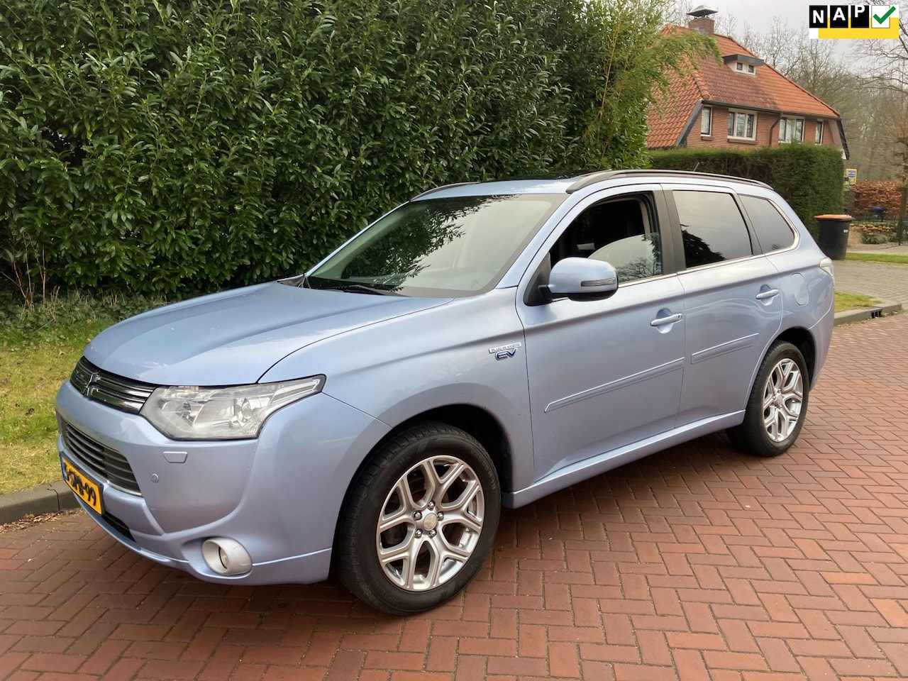 Mitsubishi Outlander - 2.0 PHEV Instyle leer schuifdak camera alle opties mooie auto - AutoWereld.nl