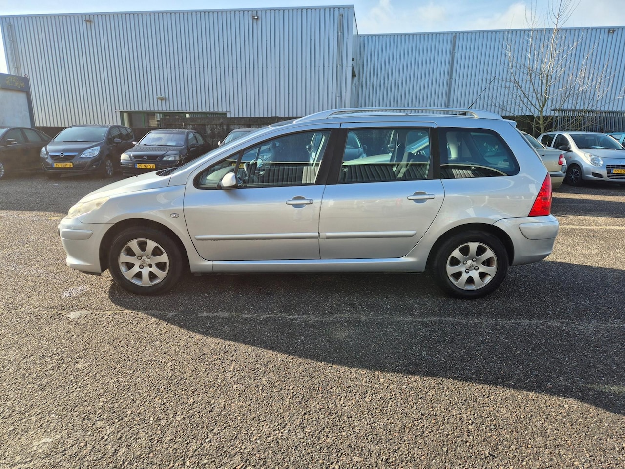 Peugeot 307 SW - 1.6-16V Premium 1.6-16V Premium ,7 persoons uitvoering - AutoWereld.nl