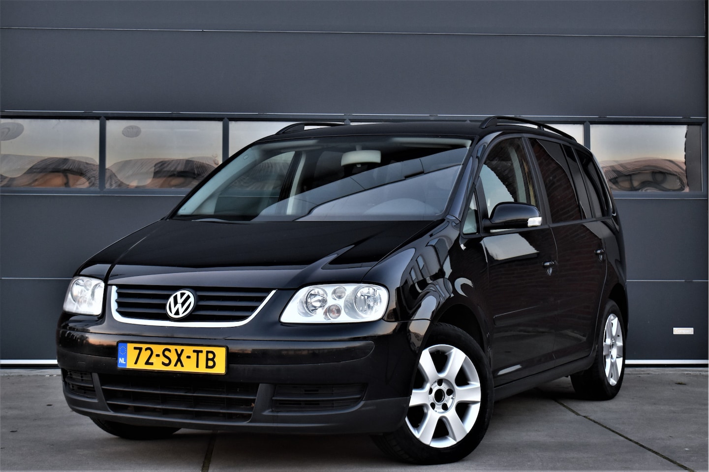 Volkswagen Touran - 1.4 TSI Business NAP 7 persoons Youngtimer - Nieuwe apk - Trekhaak - AutoWereld.nl