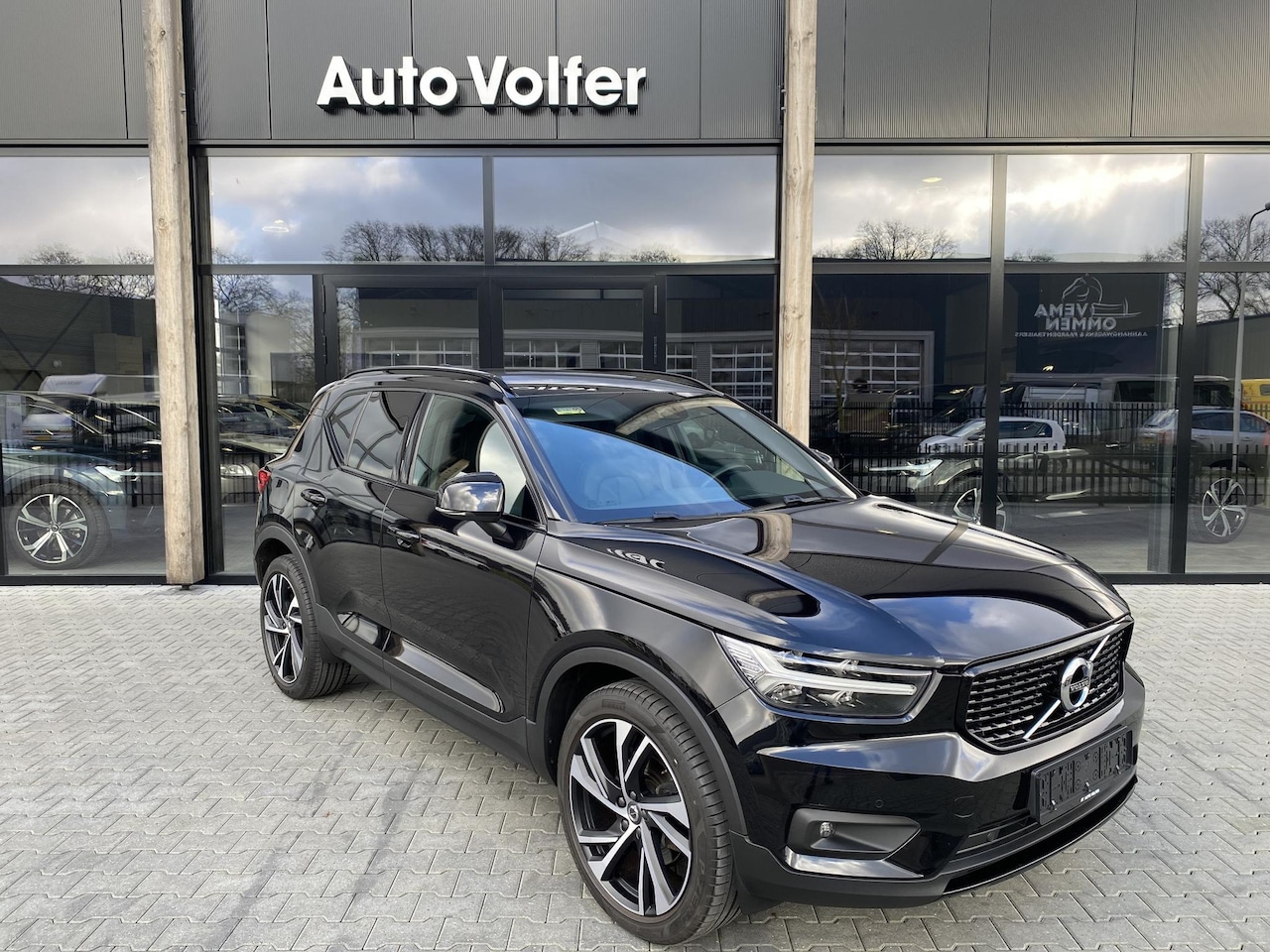 Volvo XC40 - 2.0 B4 R-Design 20"|leder|HarmanKardon|Applecarplay - AutoWereld.nl