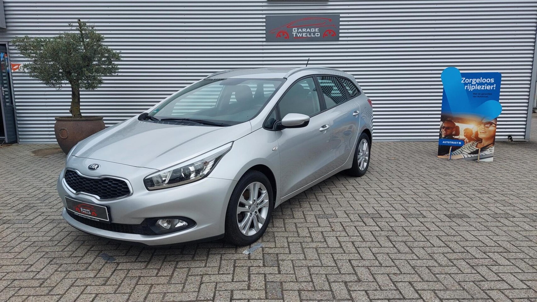 Kia Cee'd Sporty Wagon - 1.4 CVVT Comfort Pack 1.4 CVVT Comfort Pack, Kia (model 2013) afneembare trekhaak, cruise control, airco, - AutoWereld.nl