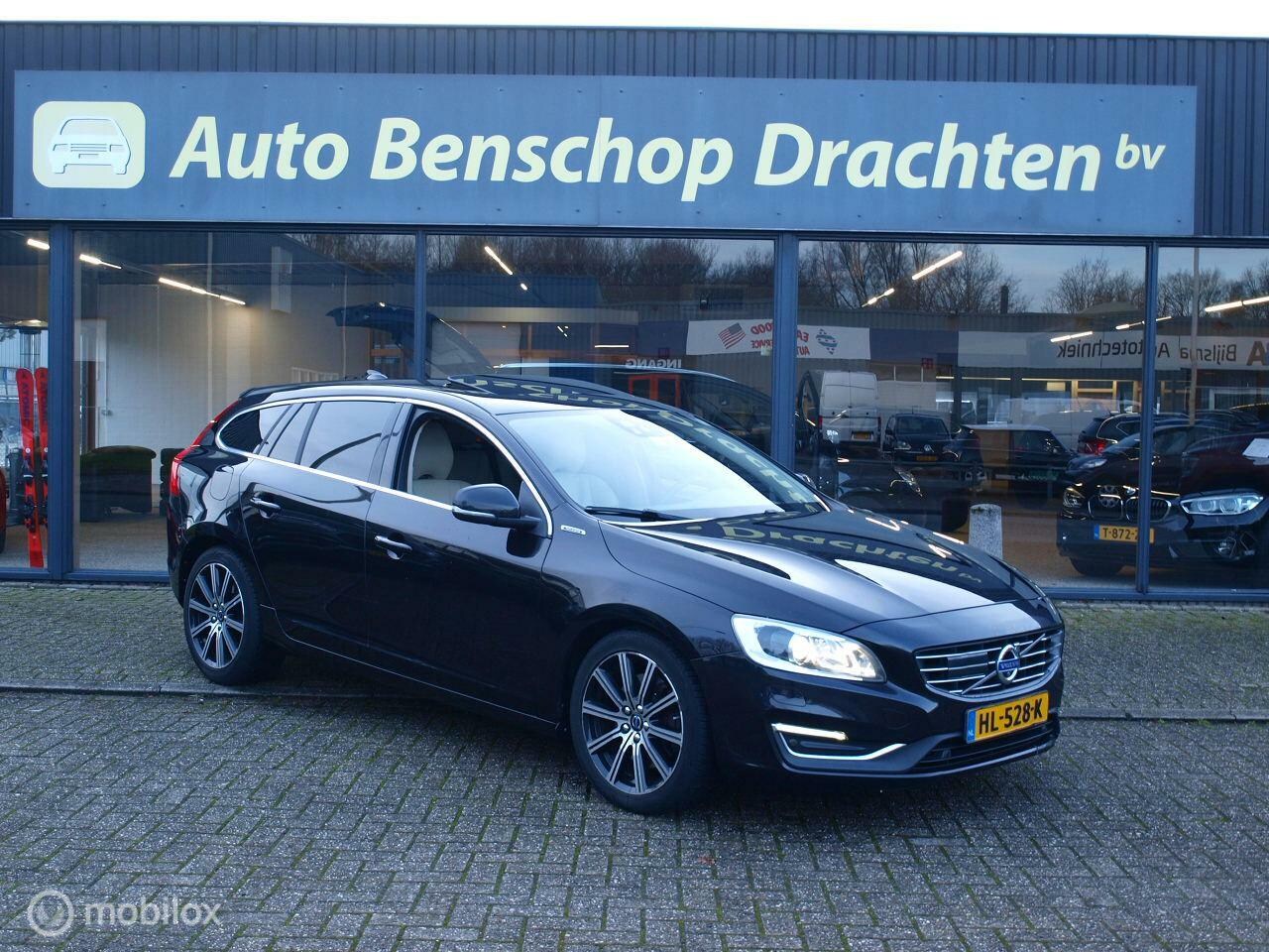 Volvo V60 - 2.4 D6 Summum AWD Plug-in Hybrid Elec Schuifdak Leer Xenon Navi Elec Stoelen - AutoWereld.nl