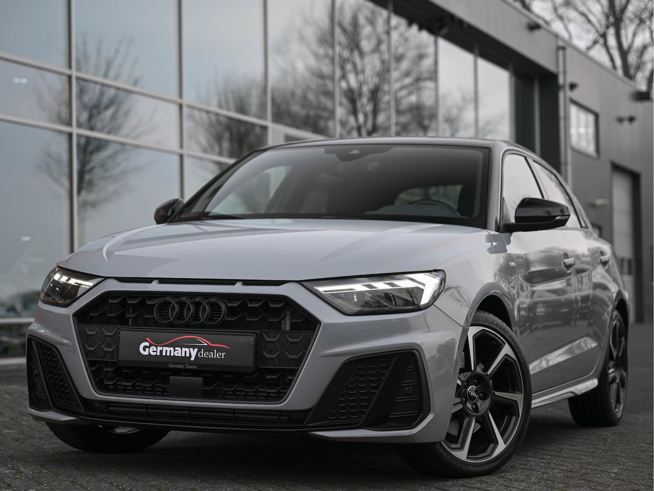 Audi A1 Sportback - 40TFSI 200pk S-Line B&O Keyless M-Led Sfeerverlichting 18-Inch Pfeilgrau - AutoWereld.nl