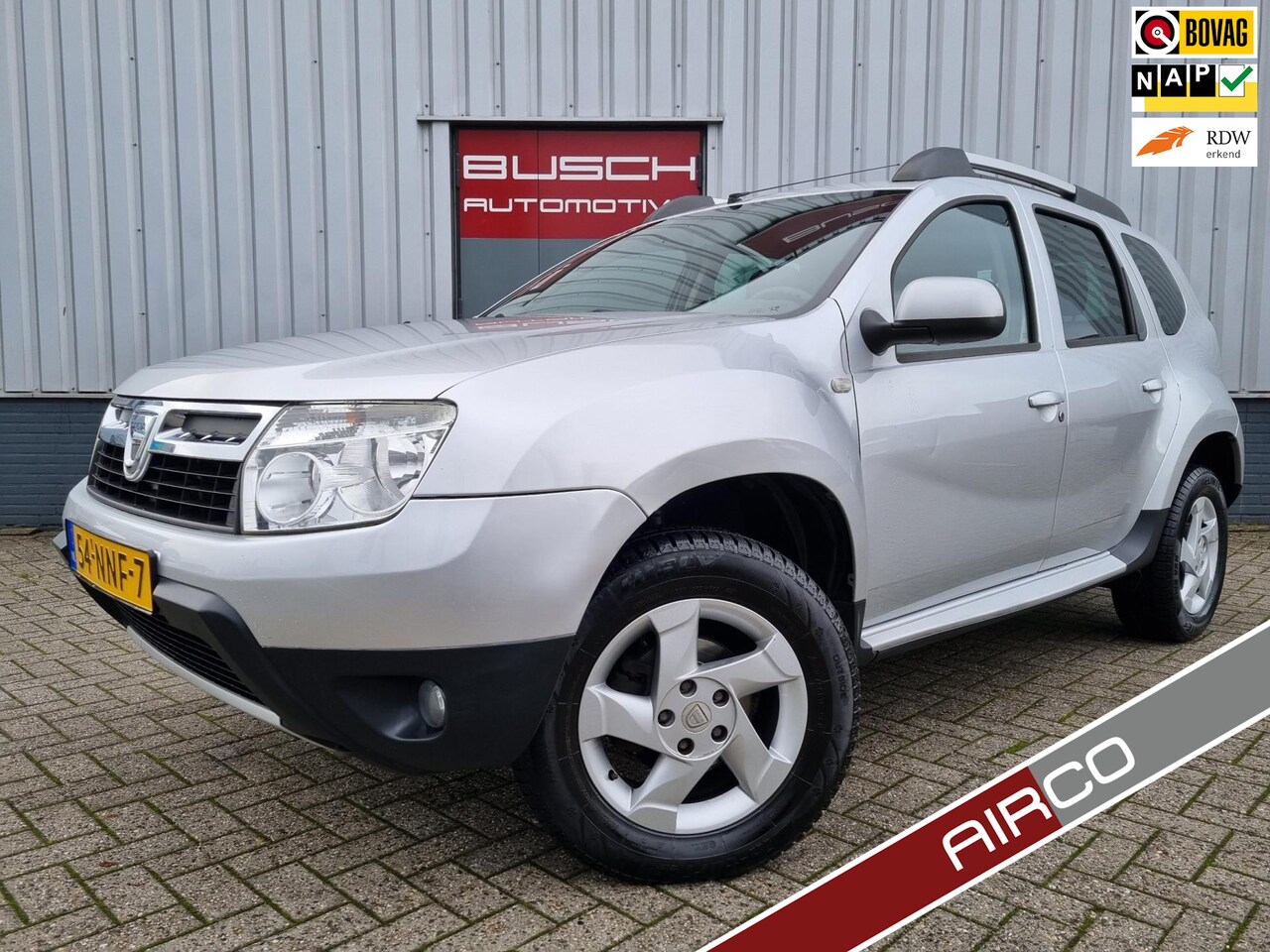 Dacia Duster - 1.6 Lauréate 2wd | VAN 2e EIGENAAR | TREKHAAK | - AutoWereld.nl