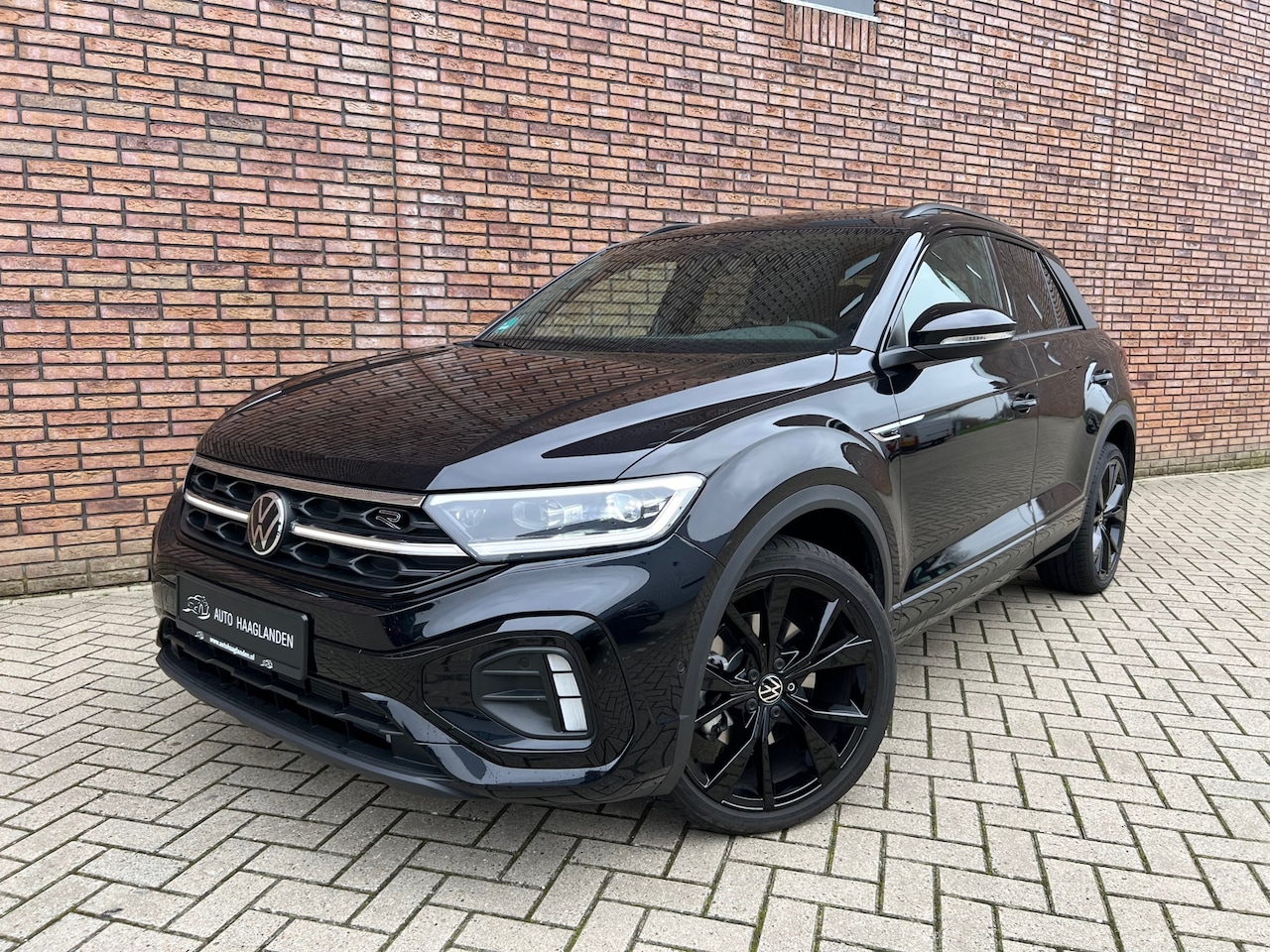 Volkswagen T-Roc - 1.5 TSI 3x R-Line Black edition Keyless-IQ lights-Pano - AutoWereld.nl