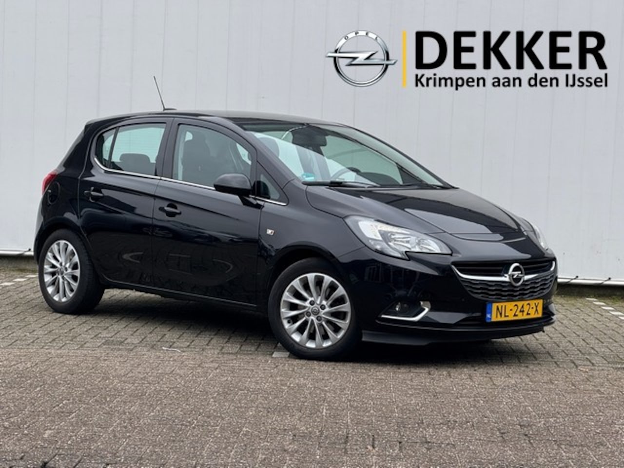 Opel Corsa - 1.0 Turbo Innovation met Navigatie via CarPlay, Climate Controle, Parkeersensoren - AutoWereld.nl