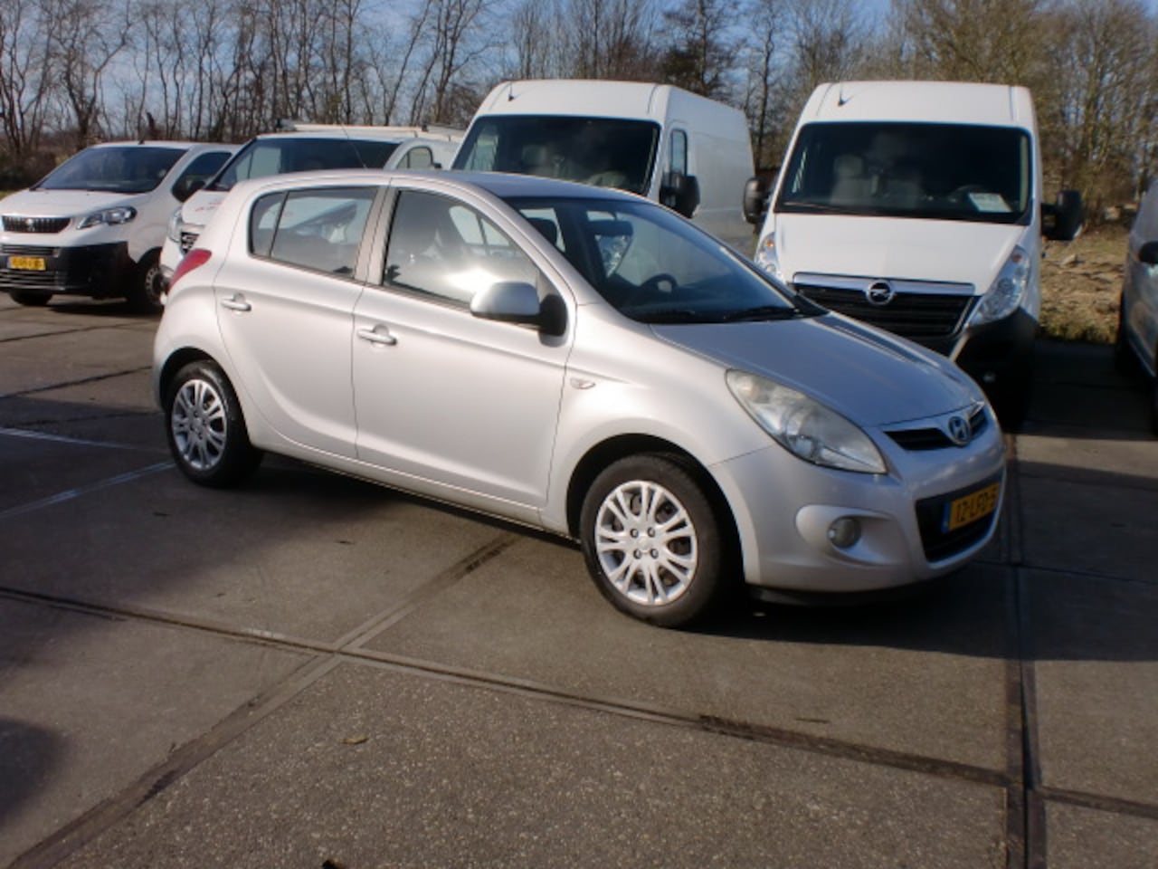 Hyundai i20 - 1.2 5-DRS AIRCO BJ2010 GRIJS APK 6-25 N.A.P - AutoWereld.nl