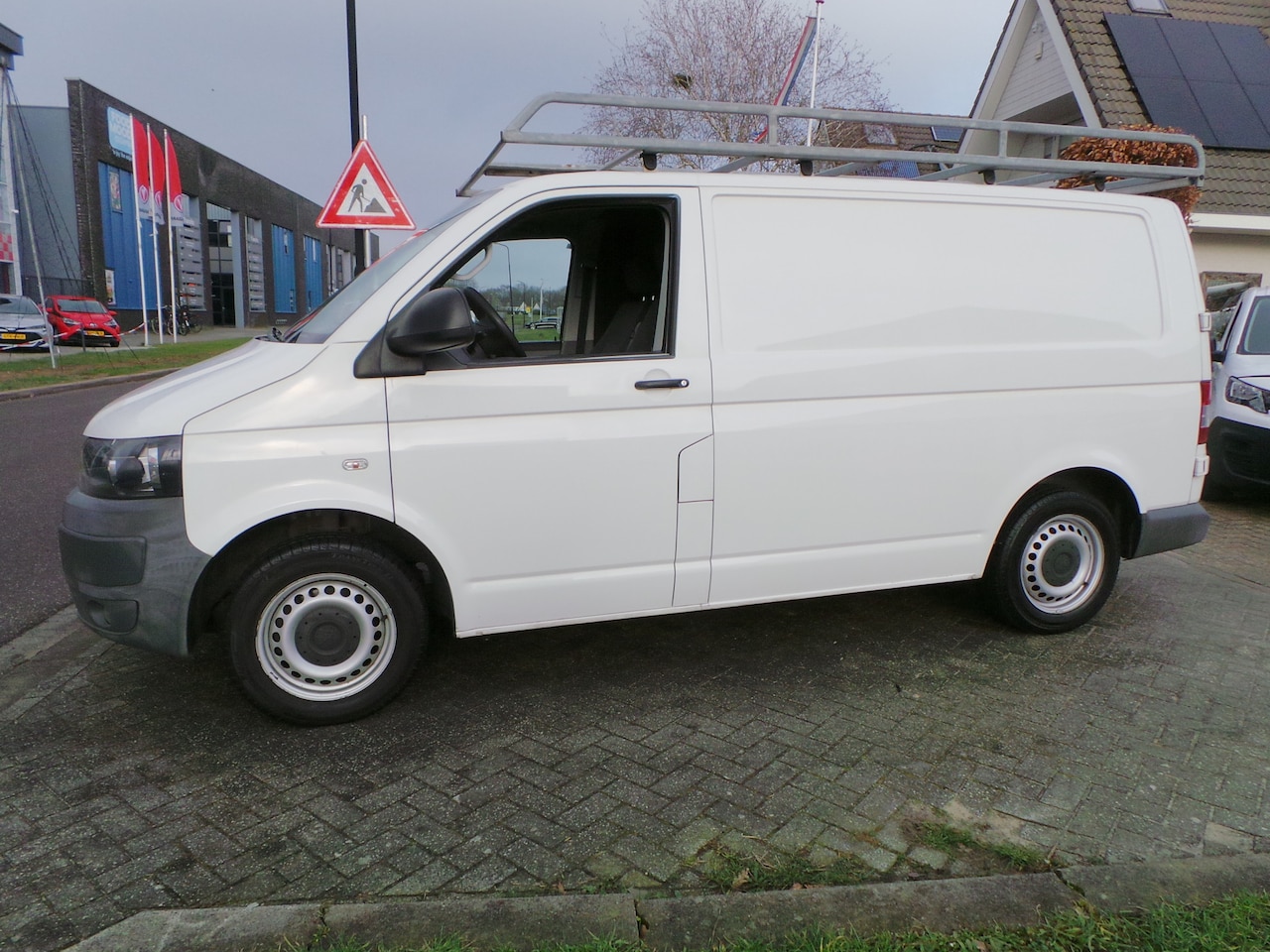 Volkswagen Transporter - 2.0 TDI L1H1 104kw/141pk Airco,Cruise Imperiaal,Trekhaak - AutoWereld.nl