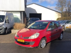 Renault Clio - 1.2-16V Authentique, Airco. Keurig nette Clio, Nieuwe Apk bij aankoop. LET OP:WIJ ZIJN VER