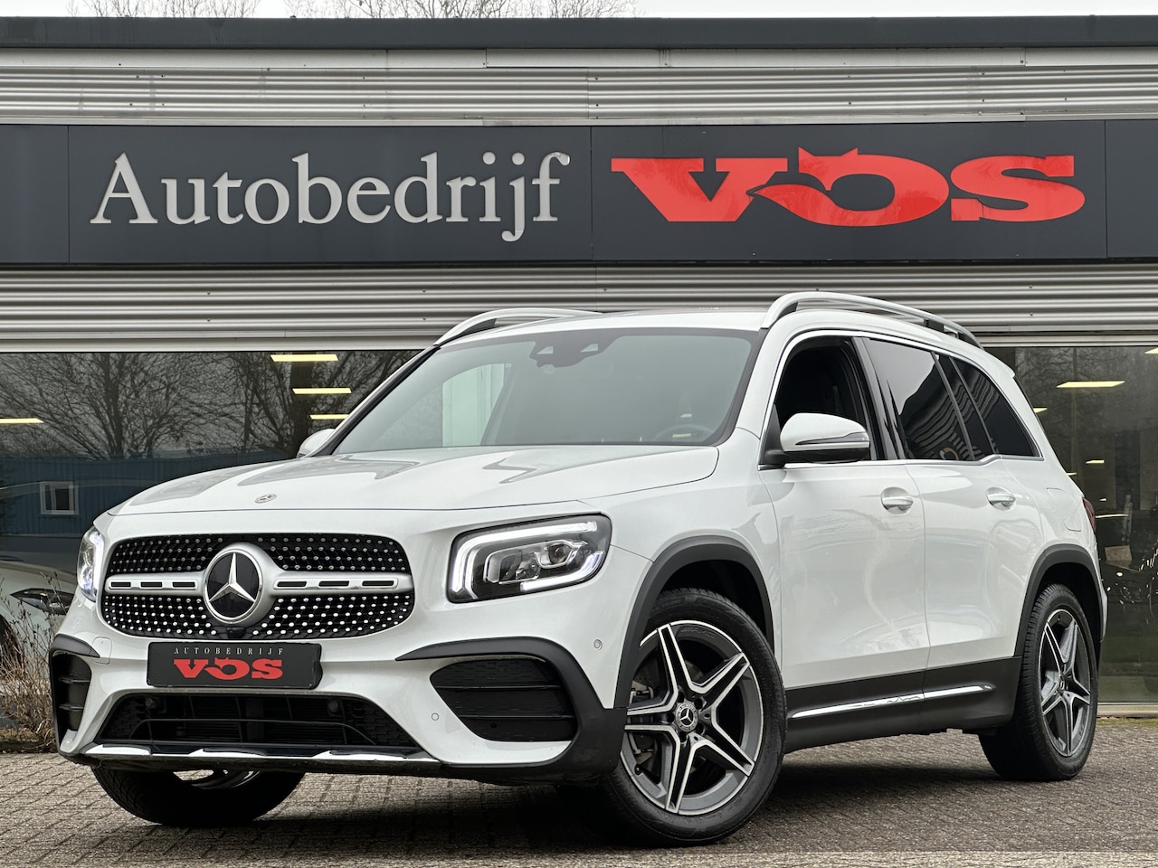 Mercedes-Benz GLB - 250 4MATIC | AMG-Line | Trekhaak | Sfeer | 224 pk - AutoWereld.nl