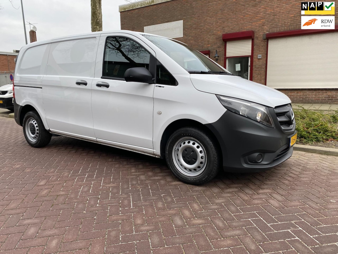 Mercedes-Benz Vito - 109 CDI * 2017 * Euro6 * Airco * Cruise Control * Parkeer sensor achter *APK 4-2-2026 * 2x - AutoWereld.nl