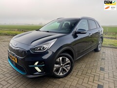 Kia e-Niro - DynamicLine 64 kWh 2020 Stoelverwarming + Koeling Trekhaak Camera Dodehoek Keyless JBL Nav