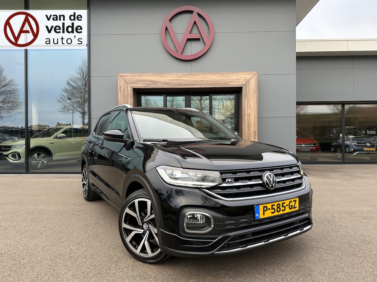 Volkswagen T-Cross - 1.0 TSI 110pk DSG 2x R-Line | Trekhaak | Navi | Camera | Led | Rijklaar incl. garantie - AutoWereld.nl