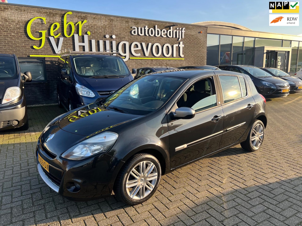 Renault Clio - 1.2 20th Anniversary PANORAMA DAK - AutoWereld.nl