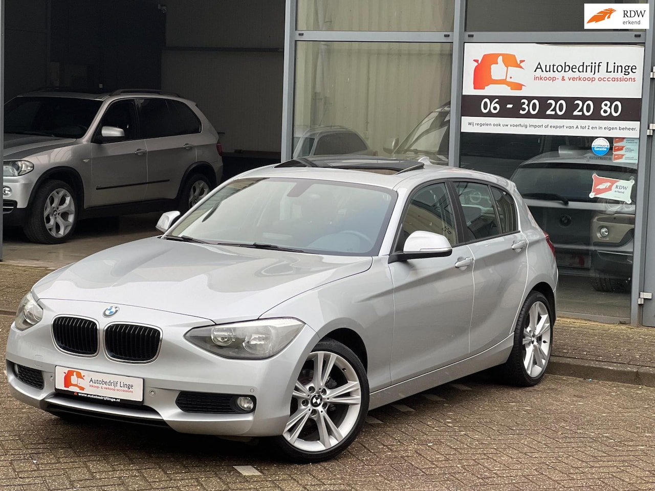 BMW 1-serie - 116i | Automaat | Dakraam | Climate | Cruise | 18 inch - AutoWereld.nl