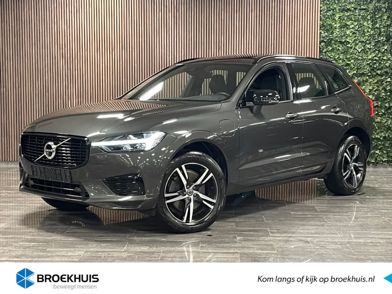 Volvo XC60 - T6 AWD Recharge R-Design | Pine Grey! | Trekhaak | 360° Camera | Harman Kardon | Adaptieve - AutoWereld.nl