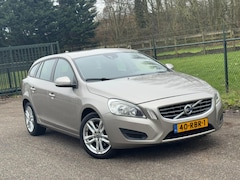 Volvo V60 - 1.6 T3 Kinetic /Trekhaak/Navi/Airco/