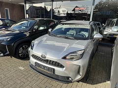 Toyota Yaris Cross - 1.5 Hybrid 130pk First Edition + Comfort Pack dodehoekdetectie / stoelverwarming / stuurwi