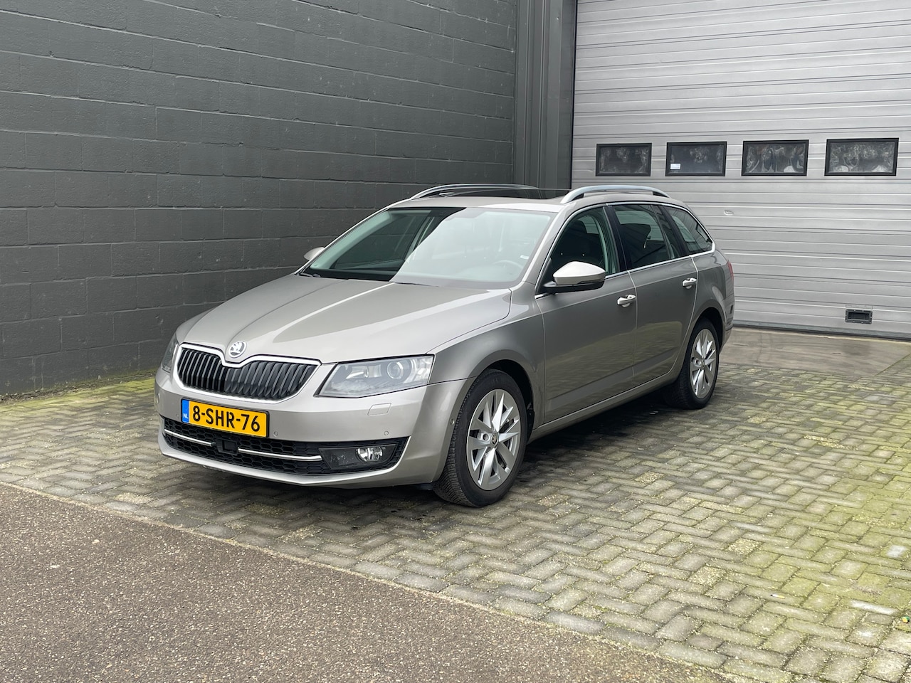 Skoda Octavia Combi - 1.4 TSI Greentech Elegance Businessline | AIRCO | Xenon | Panoramadak | PDC | Trekhaak | Adaptive Cruise | - AutoWereld.nl