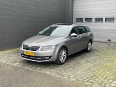 Skoda Octavia Combi - 1.4 TSI Greentech Elegance Businessline | AIRCO | Xenon | Panoramadak | PDC | Trekhaak | Adaptive Cruise |