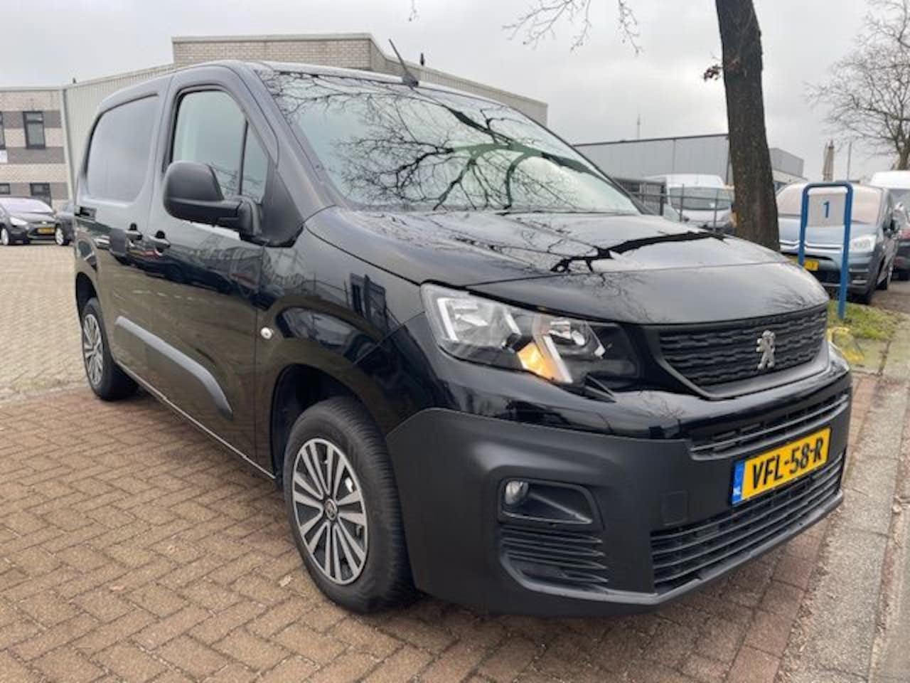 Peugeot Partner - 1.5 BlueHDI Euro 6 Premium Airco,Cruisecontrol,Navigatie - AutoWereld.nl