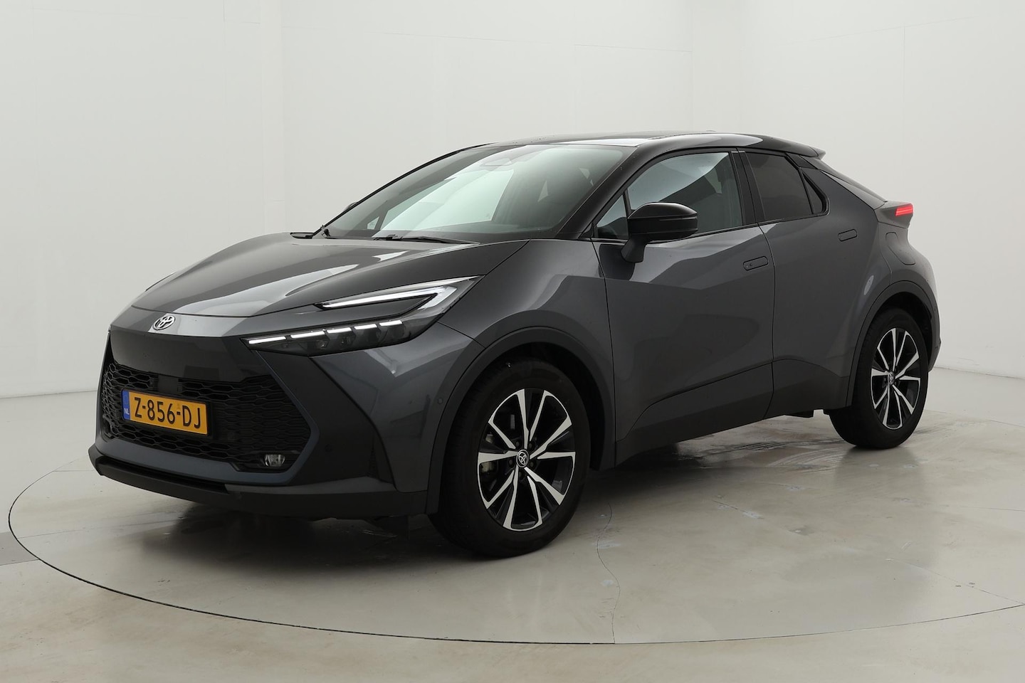 Toyota C-HR - 2.0 Hybrid 200 First Edition | Navigatie | 360 camera - AutoWereld.nl