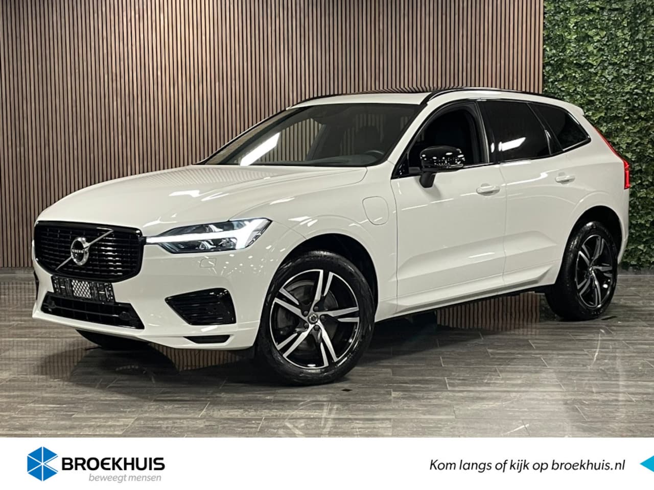 Volvo XC60 - T6 AWD Recharge R-Design | Trekhaak | 360° Camera | Head-Up Display | Harman Kardon | Adap - AutoWereld.nl