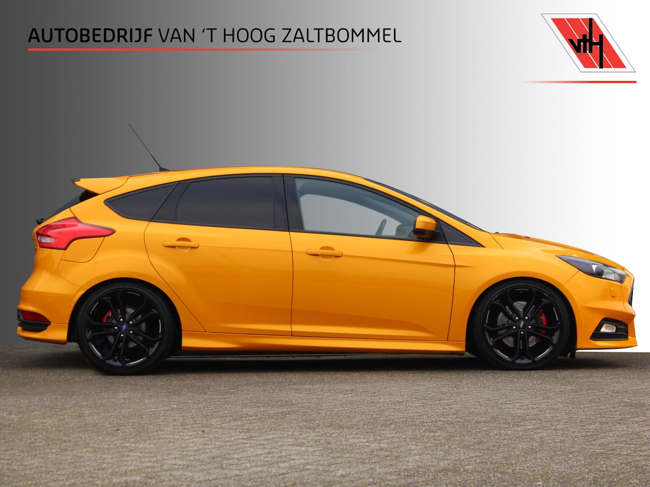 Ford Focus - 2.0 EcoBoost 250PK ST-3 NAVI SONY CAMERA 19'' - AutoWereld.nl