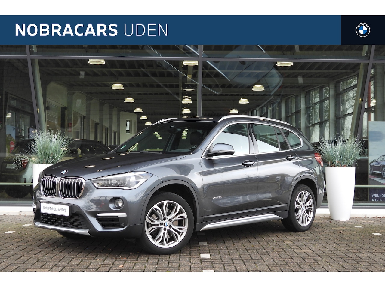 BMW X1 - xDrive20i High Executive M Sport xLine Automaat / Panoramadak / Trekhaak / Sportstoelen / - AutoWereld.nl