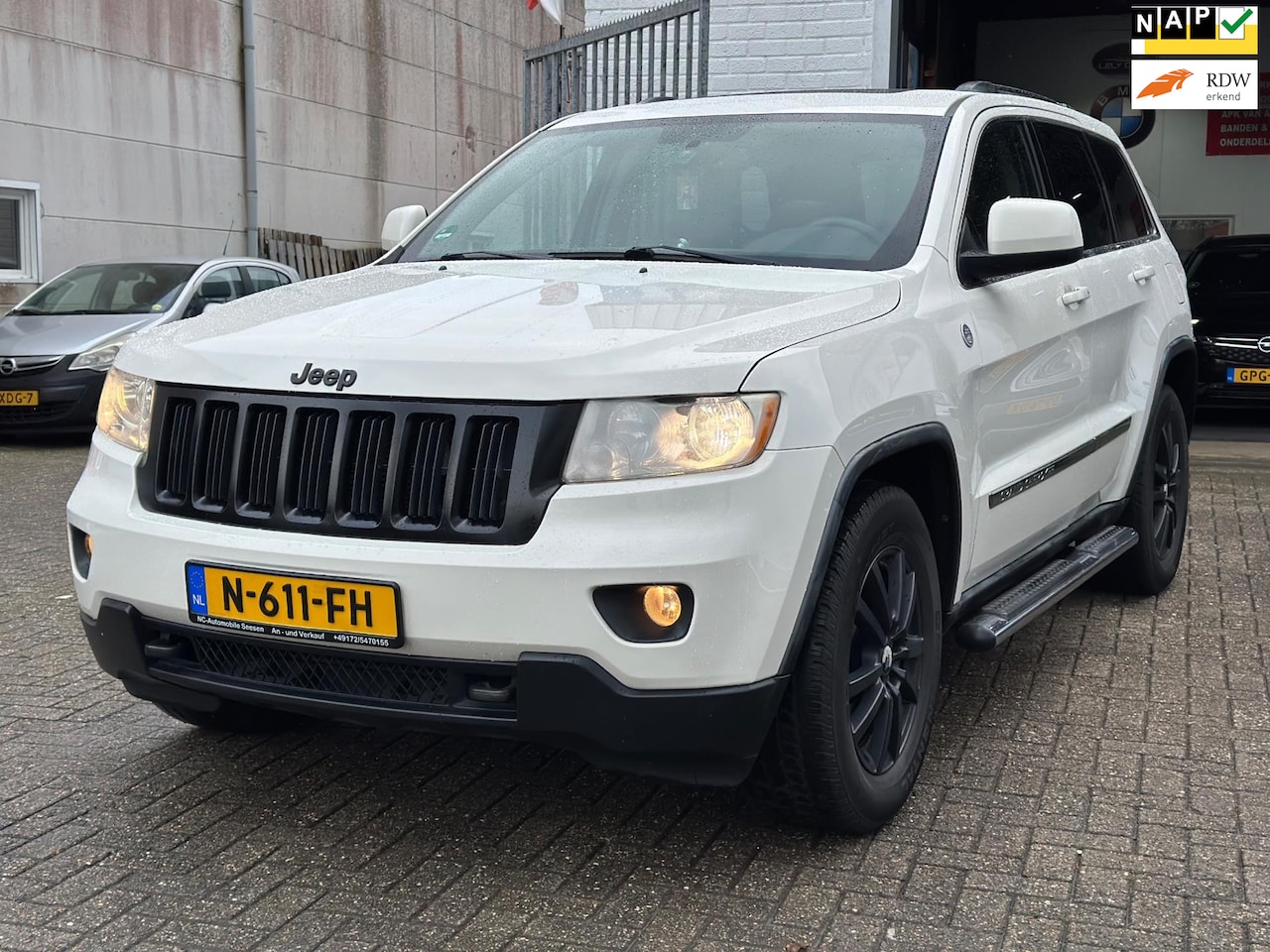 Jeep Grand Cherokee - 3.6 Laredo BJ2011 Aut. Camera Navi Leder - AutoWereld.nl