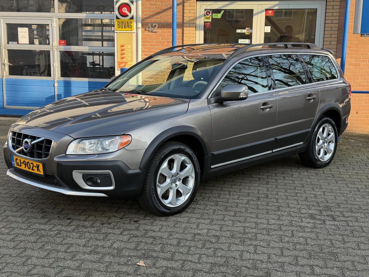 Volvo XC70 - 2.4 D5 AWD Summum|TREKHAAK|OPEN DAK|BIJNA YOUNGTIMER!|AUTOMAAT|ERG MOOIE EN NETTE AUTO! - AutoWereld.nl