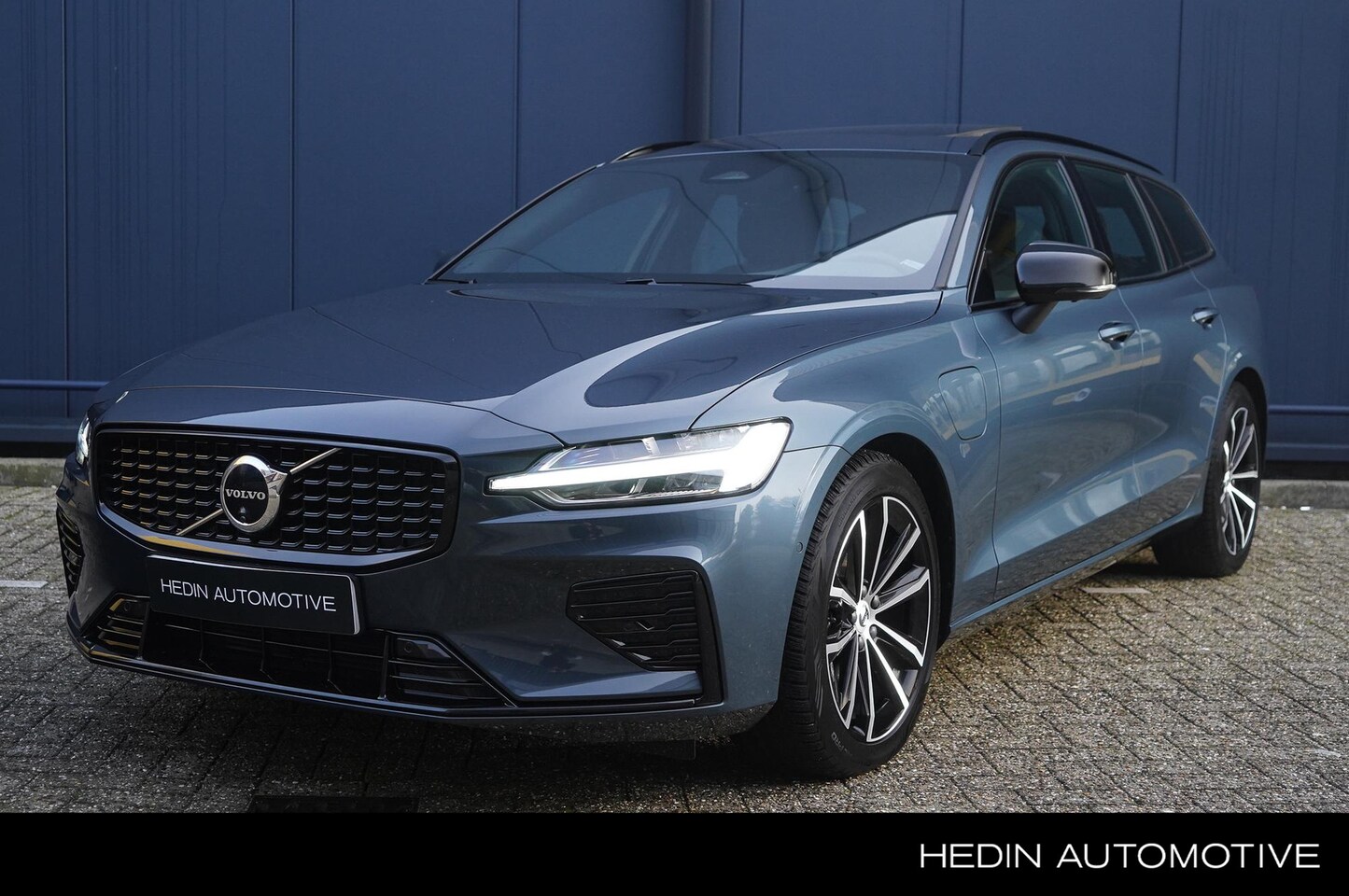 Volvo V60 - 2.0 T6 Plug-in hybrid AWD Plus Dark | Harman/Kardon | Panoramadak | 360 camera | Trekhaak - AutoWereld.nl