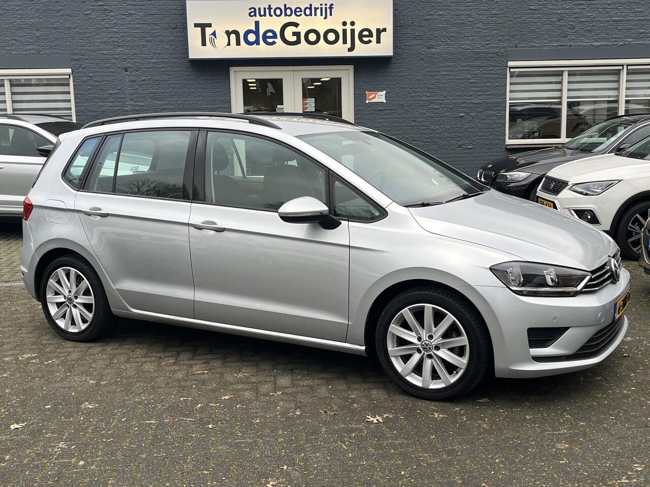 Volkswagen Golf Sportsvan - 1.2 TSi DSG Comfortline | NAV. | EL. TREKHAAK | - AutoWereld.nl